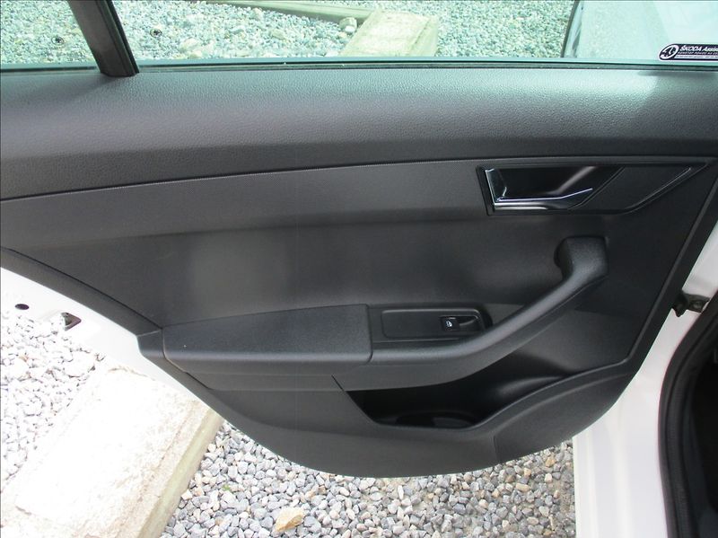 Škoda Fabia 1,0 TSI, klima,servis,1.maj,CZ - fotka 10 z 31
