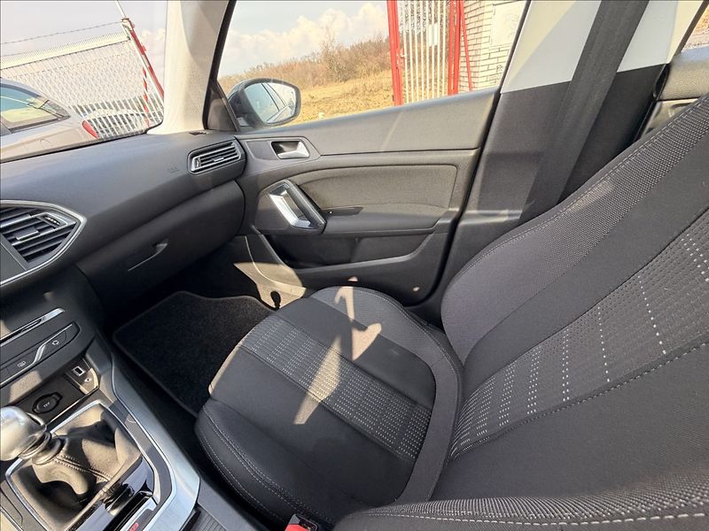 Peugeot 308 2,0 HDI 110kW PANORAMA - fotka 17 z 22