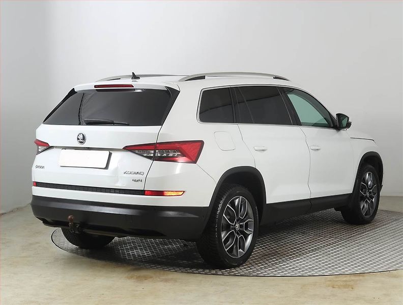 Volkswagen Multivan (2010) Comfortline 2.0 TDI 4Motion - fotka 5 z 18