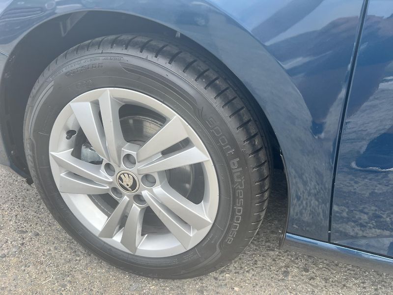 Škoda Fabia 1.0TSi 70kw KAMERA TEMPOMAT - fotka 40 z 43