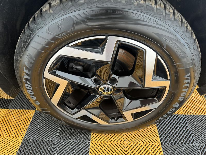 Volkswagen Touareg 3.0Tdi*1-MAJ*DPH*R-LINE*HUD* - fotka 22 z 47