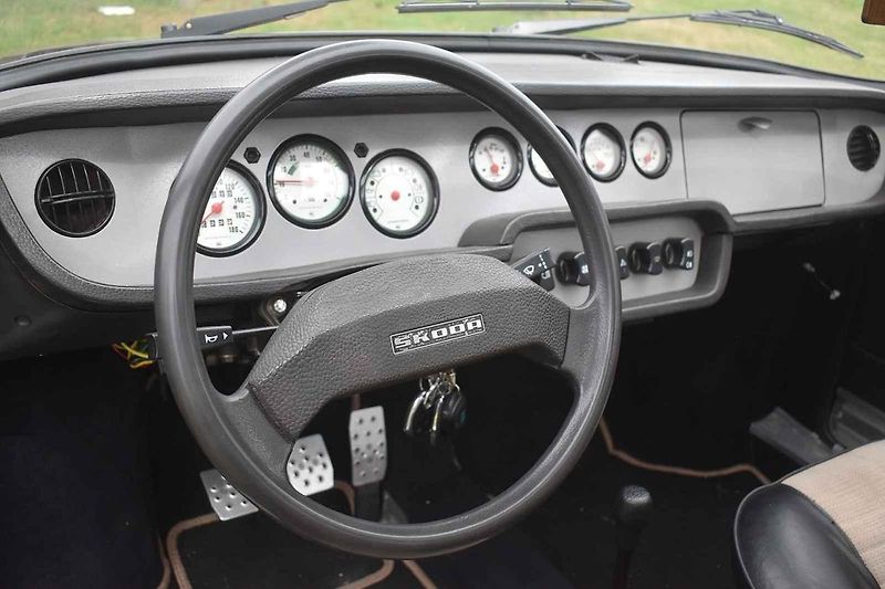 Škoda 110 R ve stylu Porsche je pozoruhodný automobil.