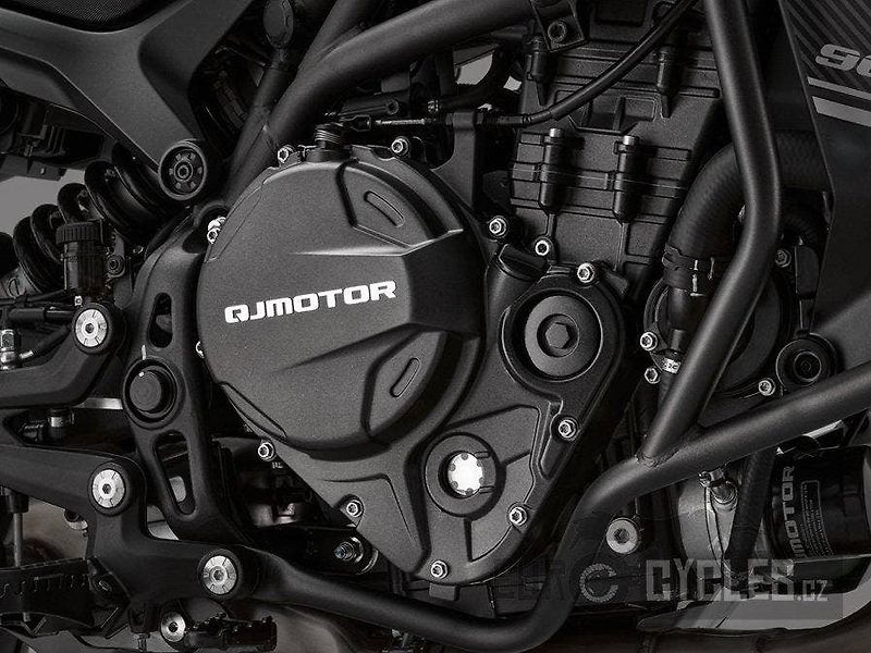 QJ Motor (2026) SRT 900 SX 70/35 kW - fotka 7 z 11