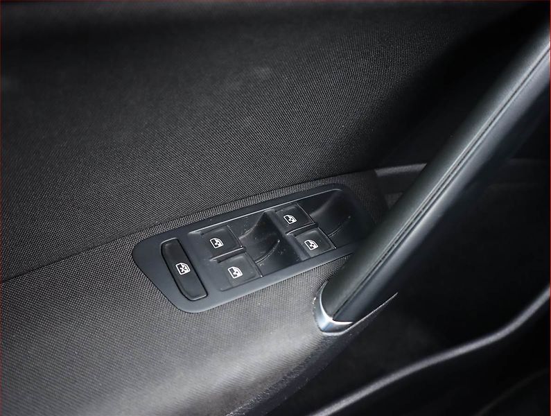 Volkswagen Golf (2017) Highline 1.6 TDI, Automat - fotka 16 z 20