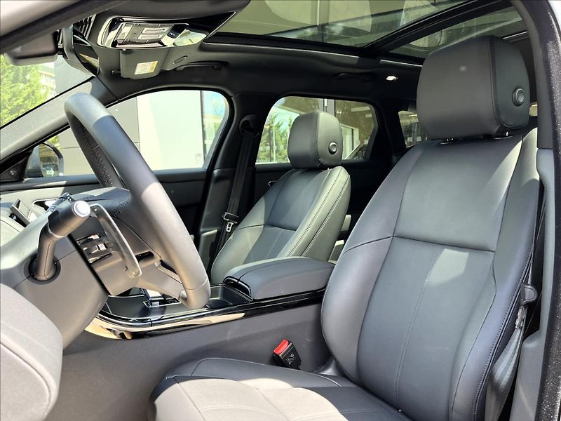 Land Rover Range Rover Velar 2,0 D200 DYNAMIC SE AWD - fotka 16 z 37