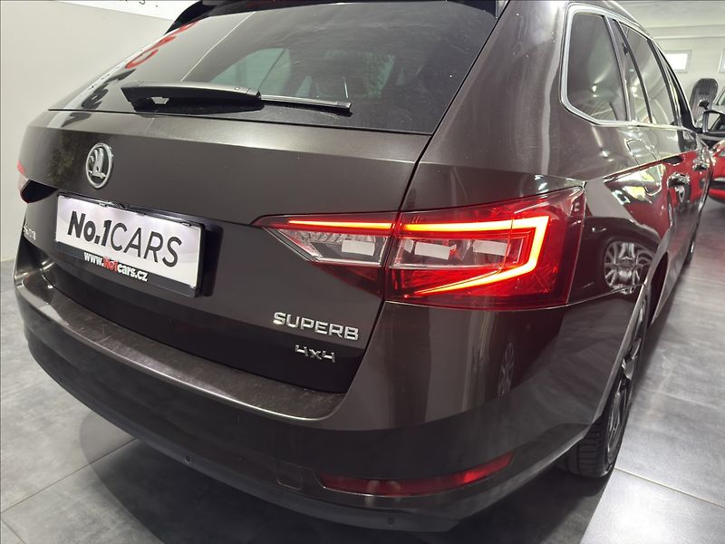 Škoda Superb 2,0   TDI DSG 4X4 140KW L&K - fotka 34 z 41