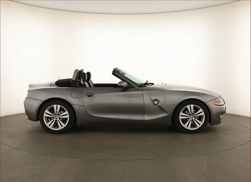 BMW Z4 (2004) 2.2i - fotka 6 z 13