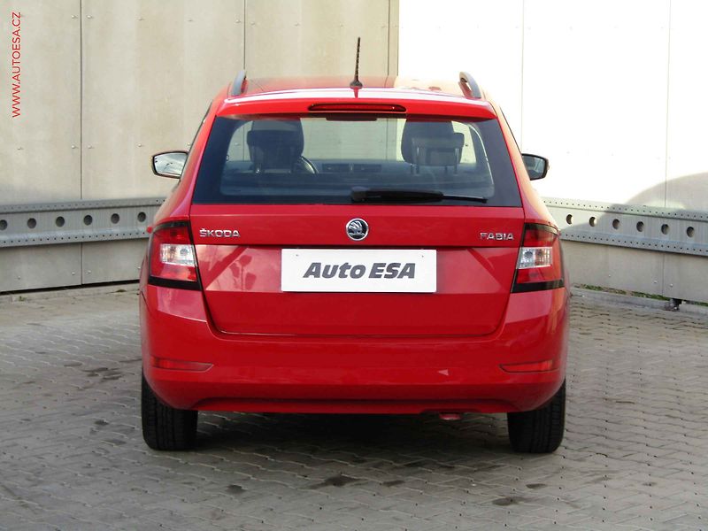 Škoda Fabia (2018) 1.0 TSi, 2.maj,ČR, AC, temp - fotka 5 z 17