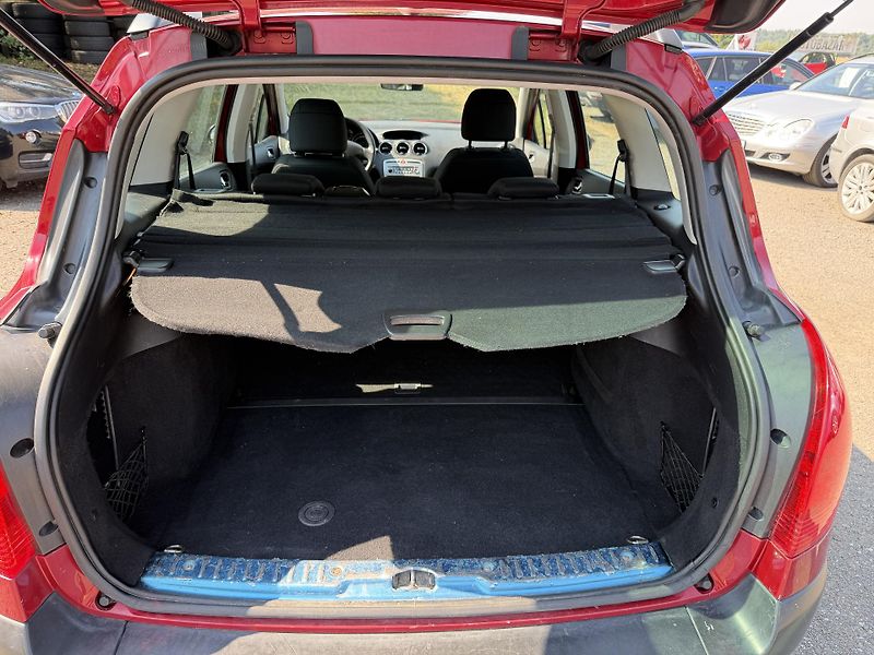 Peugeot 308 1.4i - fotka 10 z 22