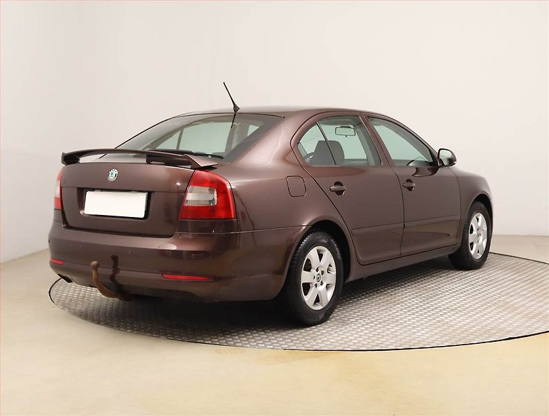 Škoda Octavia (2011) Ambiente 1.6 TDI, nová STK - fotka 5 z 18