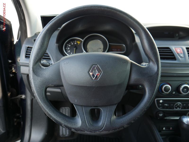 Renault Mégane (2010) 1.6i, ČR, AC, park.kamera - fotka 16 z 16