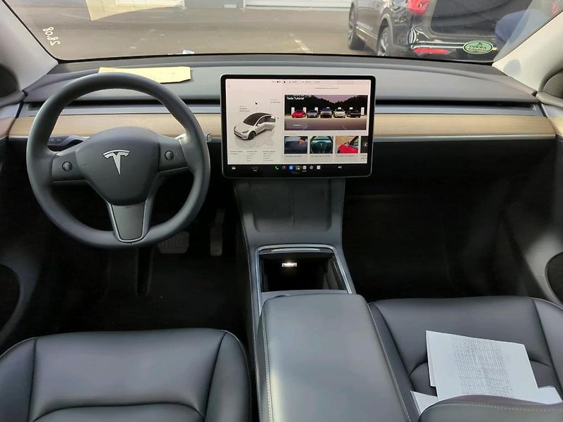 Tesla Model Y RWD 220kw TZ SOH 93,1 % - fotka 5 z 12
