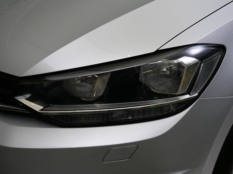 Volkswagen Touran - fotka 9 z 21