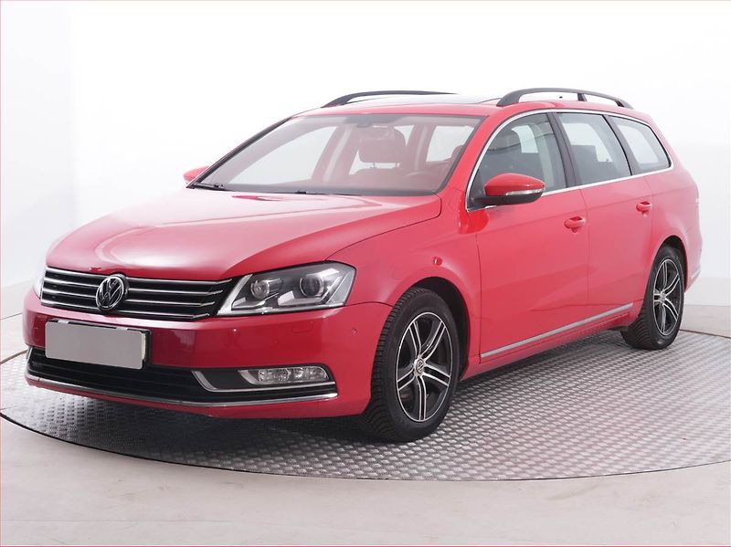 Volkswagen Passat (2014) 2.0 TDI, Navi, Xenony - fotka 2 z 23