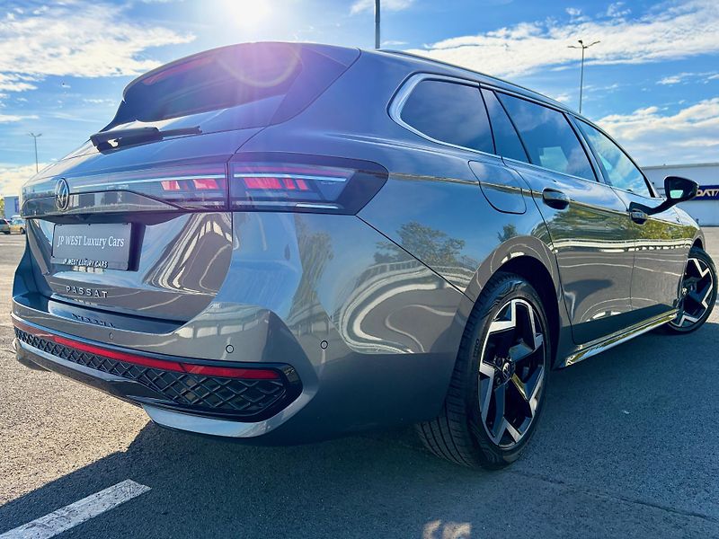 Volkswagen Passat (2025) R-Line DSG masáže MATRIX ACC  - fotka 8 z 57
