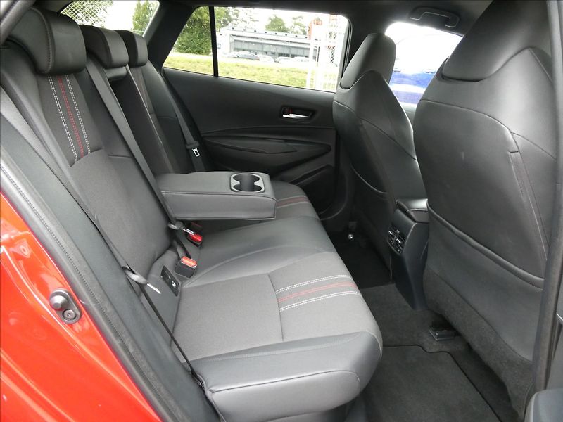 Toyota Corolla 2,0 Hybrid e-CVT GR Sport 112k - fotka 23 z 44
