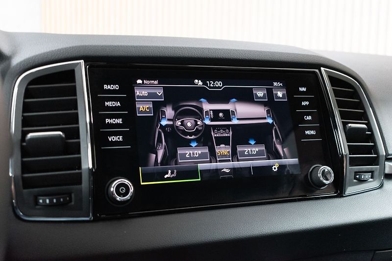 Škoda Karoq 1.5 TSI STYLE*TAŽNÉ*DPH*ČR 1.M - fotka 26 z 44