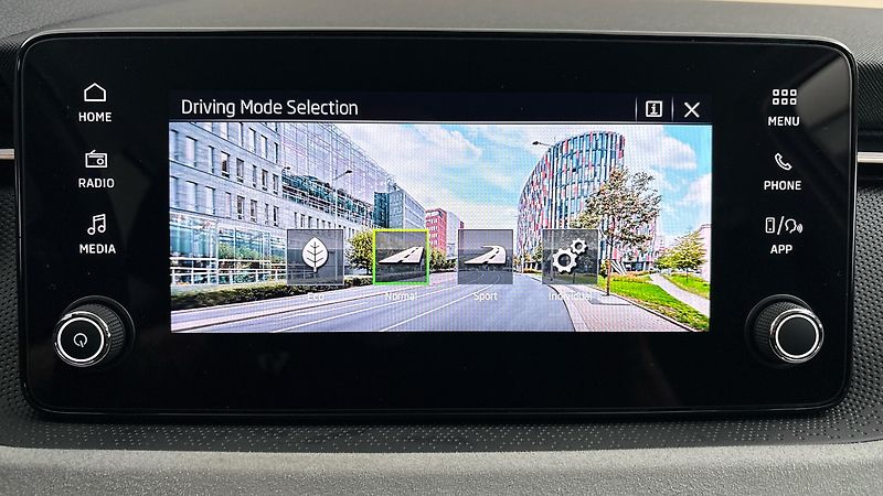 Škoda Scala 1.0 TSI DSG Top Selection - fotka 26 z 26