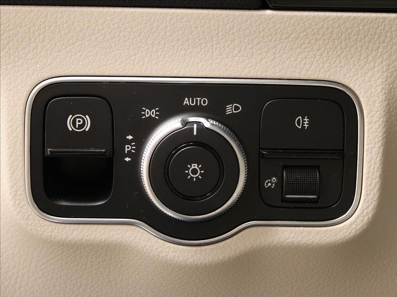 Mercedes-Benz Třídy B 2,0 220 140KW 1.maj, CZ, zánov - fotka 17 z 33