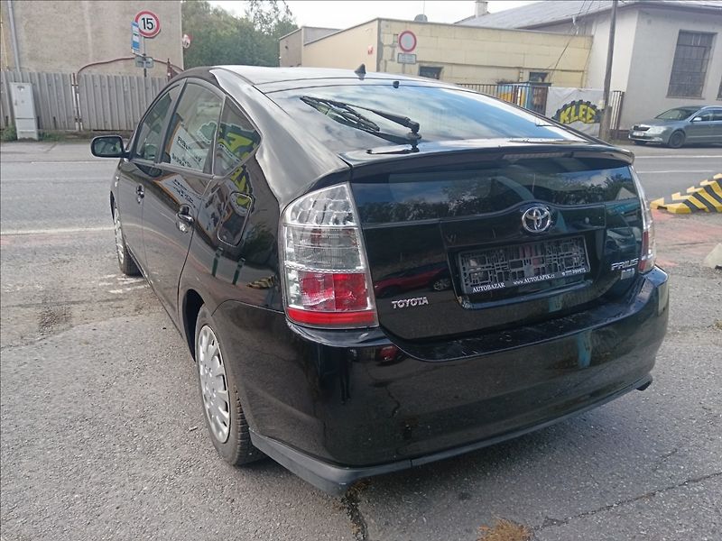 Toyota Prius 1,5 - fotka 9 z 21