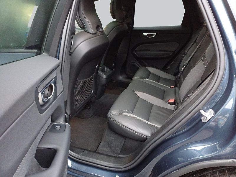 Volvo XC60 B5 AWD Plus Dark VZDUCH TAŽNÉ - fotka 10 z 15