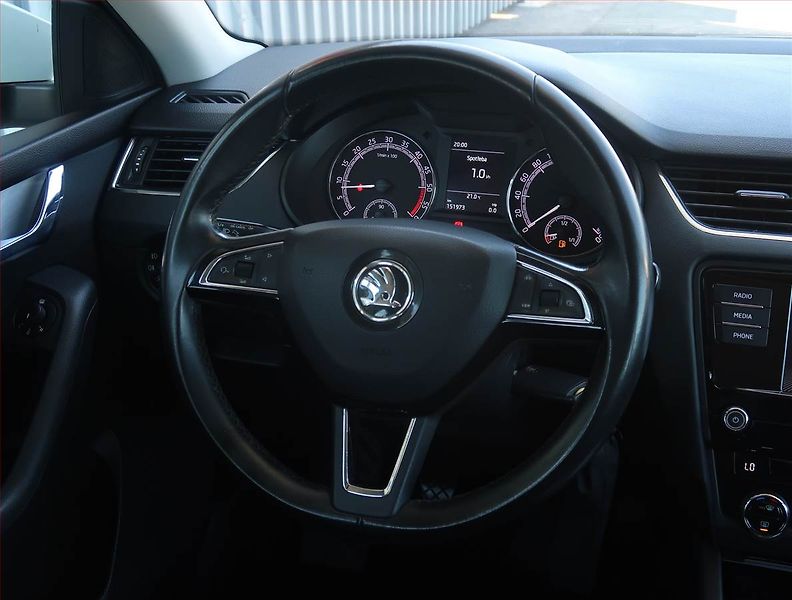 Škoda Octavia (2019) 1.6 TDI, Tempomat - fotka 19 z 19