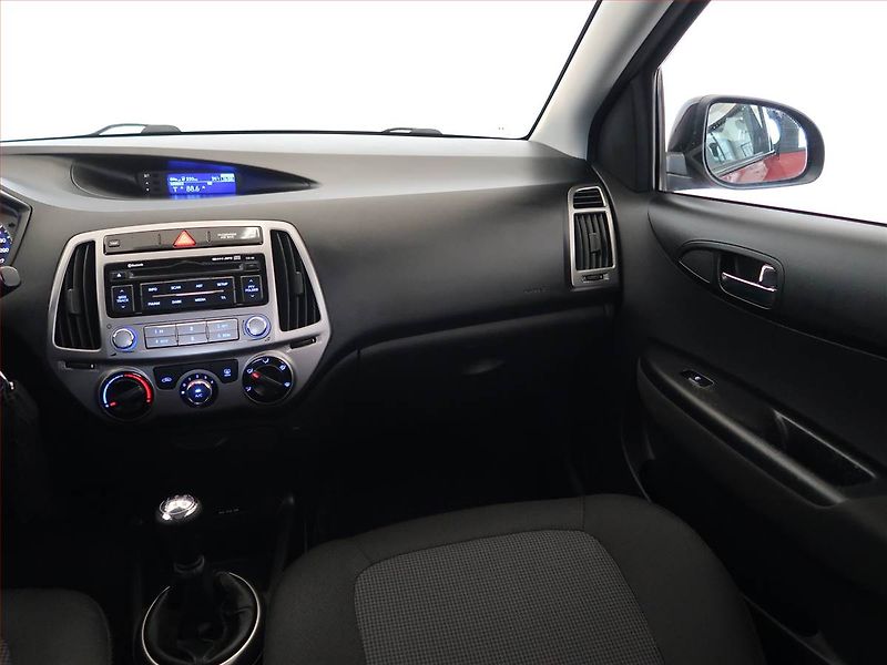 Hyundai i20 (2014) 1.2, Serv.kniha, Tempomat - fotka 8 z 14