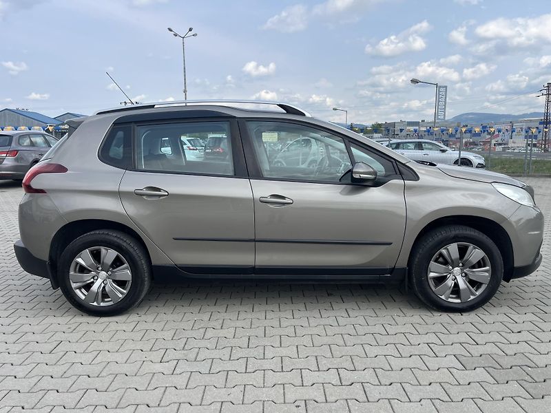 Peugeot 2008 (2016) 1.2 PURETECH - fotka 12 z 16