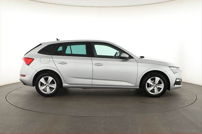 Škoda Scala (2022) 1.0 TSI, Tempomat - fotka 6 z 14