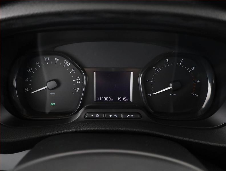Peugeot Expert (2018) 2.0 BlueHDi, Bus, 8Míst, ČR - fotka 8 z 17