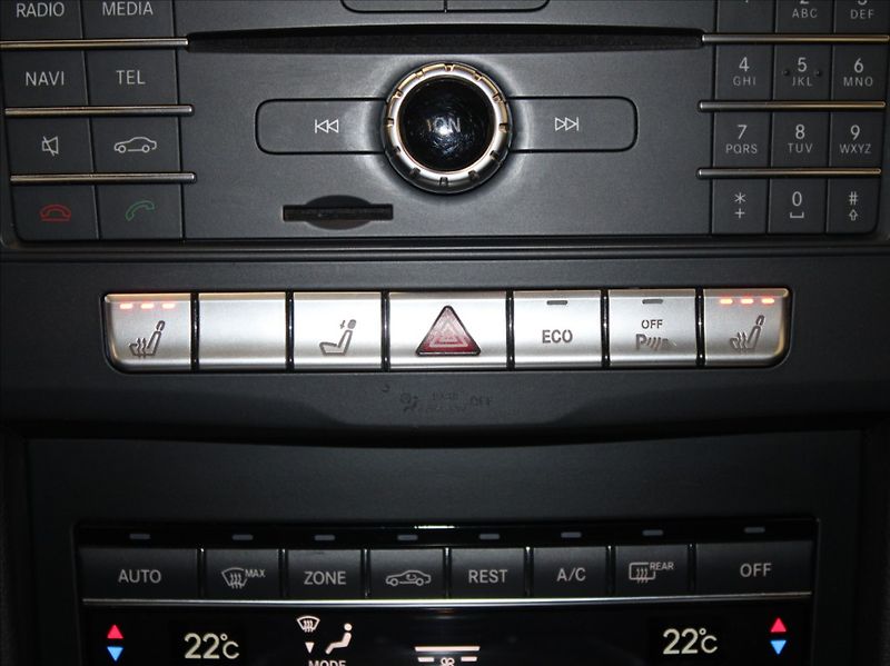 Mercedes-Benz Třídy E E350cdi 4M AMG Pano.Tažné   3, - fotka 15 z 27