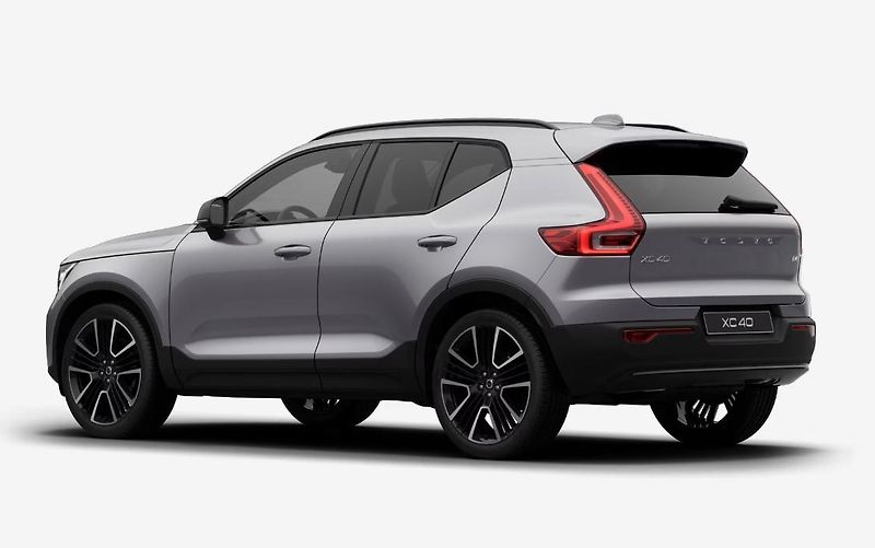 Volvo XC40 (2026) B4 AUT DARK ULTRA - fotka 6 z 11