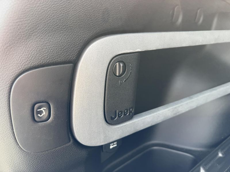 Jeep Cherokee 2.0 M-JET 4X4 LIMITED NAV KŮŽE - fotka 35 z 43