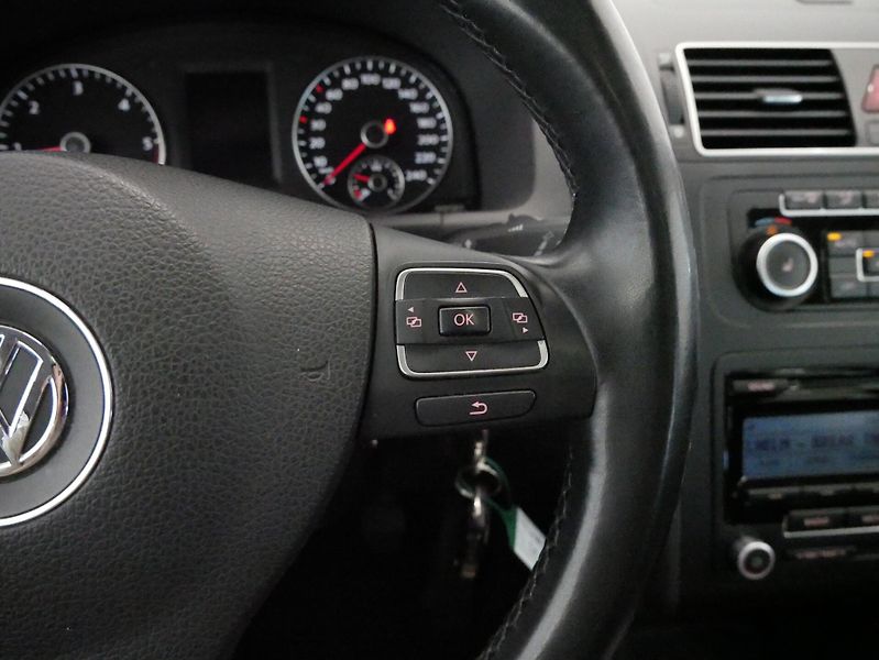 Volkswagen Touran - fotka 17 z 27