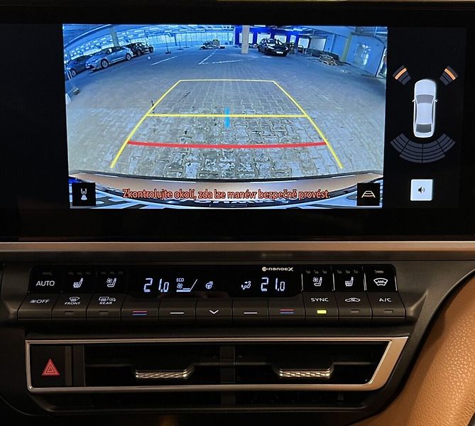 Toyota Camry 2,5 Hybrid AT Prestige - fotka 7 z 18