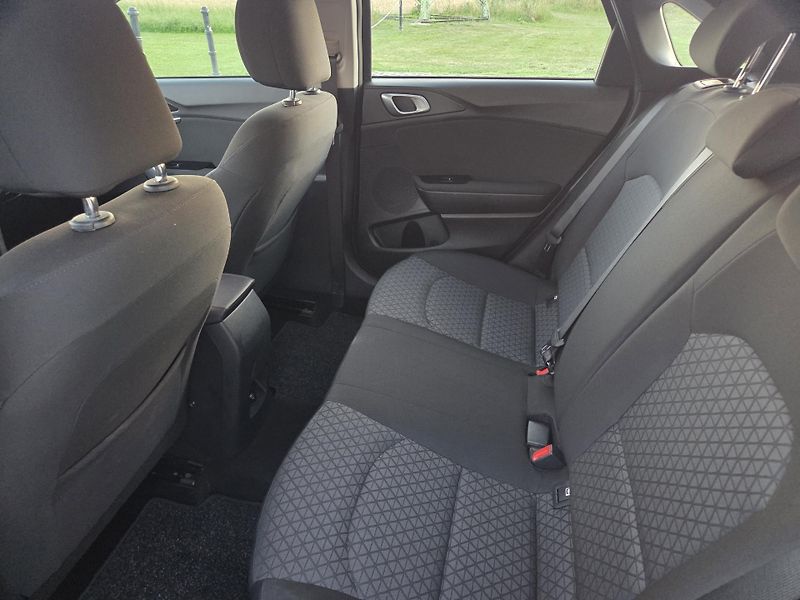 Kia Ceed (2022) 1.0 T-GDI 74 kW Spin,CZ,DPH - fotka 14 z 26