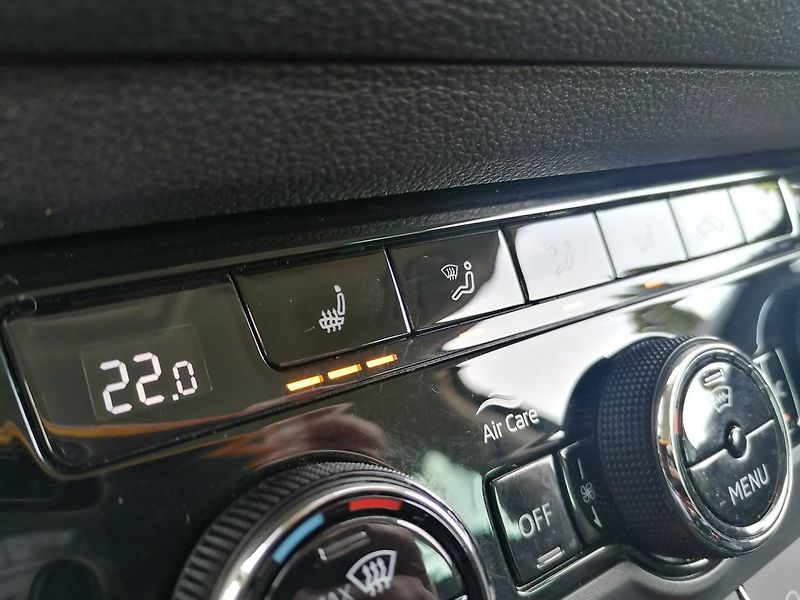 Škoda Karoq (2020) 1.6 TDi Style,Velká Výbava - fotka 18 z 41