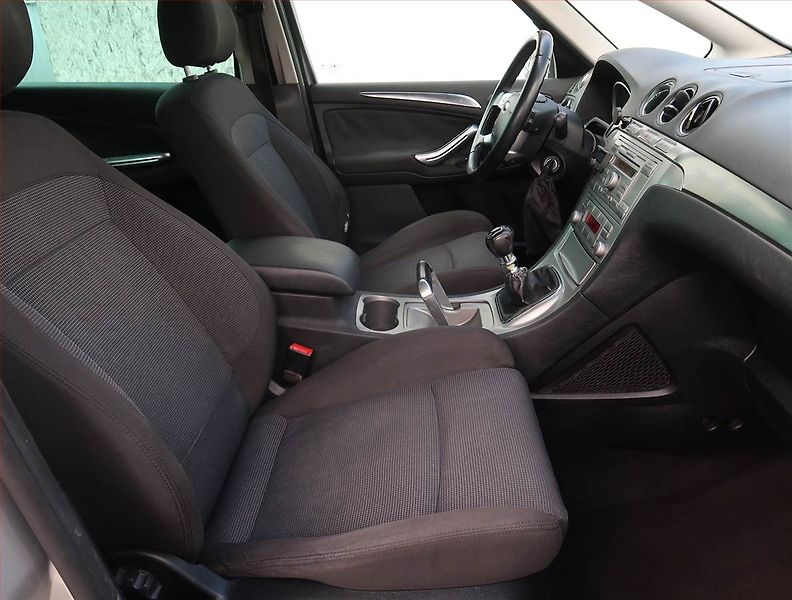Ford S-MAX (2007) Trend 1.8 TDCi, 7 míst - fotka 9 z 17