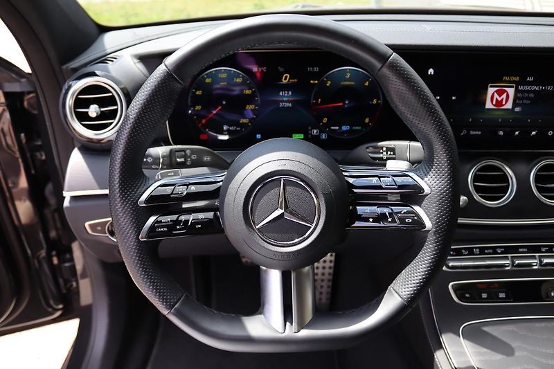 Mercedes-Benz Třídy E E 300D 4MATIC KOMBI AMG 195kW - fotka 25 z 50