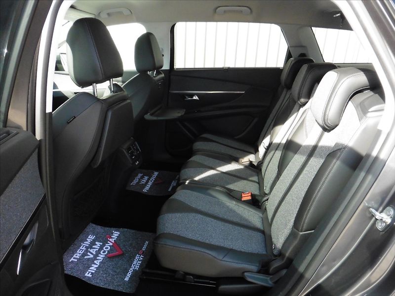 Peugeot 5008 2.0 HDi Allure 7.míst - fotka 10 z 17