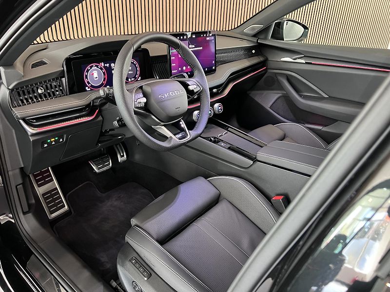 Škoda Superb TSI 4X4 195kW Sport Nez.To DCC - fotka 5 z 31