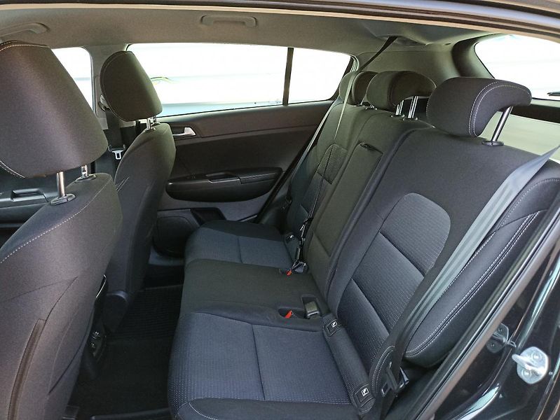 Kia Sportage 1,6CRDi 4x4, AT, Navi, ČR - fotka 13 z 36