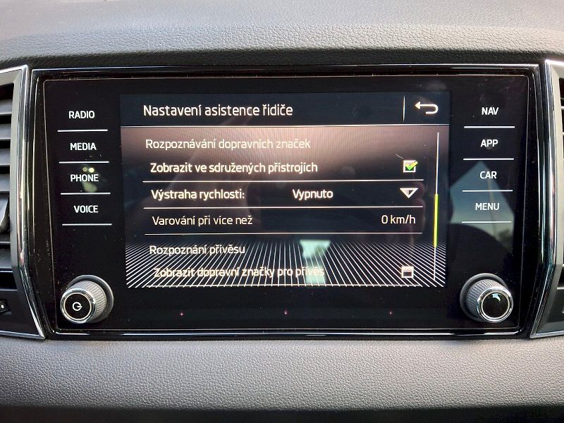 Škoda Karoq (2018) Style DSG 4x4 2,0TDi 110kW - fotka 17 z 35