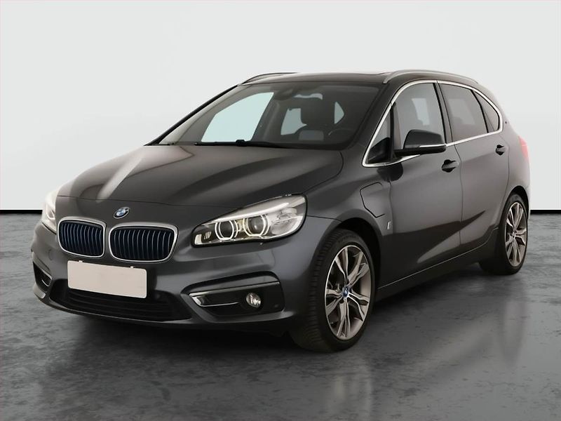 BMW Řada 2 (2016) 225xe Active Tourer, 4X4 - fotka 2 z 22