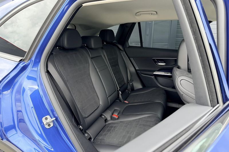 Mercedes-Benz GLC (2024) GLC 220d 4Matic AMG Line - fotka 36 z 93
