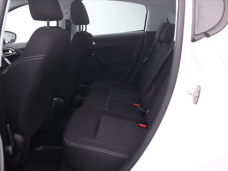 Peugeot 208 1,2 PureTech Klima CZ 1.Maj. - fotka 14 z 32