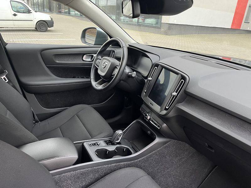 Volvo XC40 D3 Automat ČR 1.majitel - fotka 27 z 45