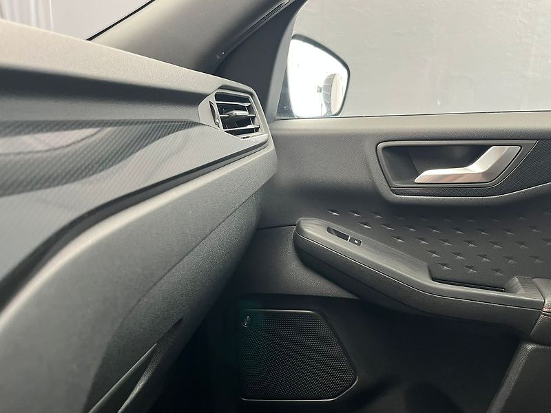 Ford Kuga 2,0 EB 140 kW AWD ST-Line - fotka 30 z 72
