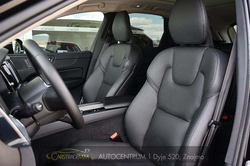 Volvo XC60 2.0T8 R-Desing RECHARGE - fotka 11 z 54
