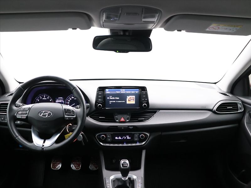 Hyundai i30 1,4 T-GDI 103 kW Style Fastbac - fotka 25 z 33